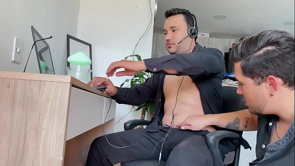 I can't resist and I give my ass to my stepfather while he is working and we are alone