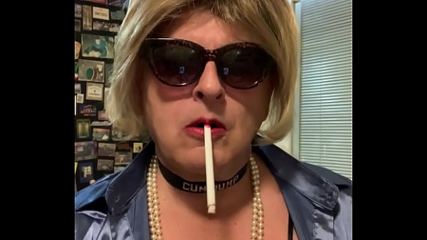 CD Nikki sexy smoking in blue chemise