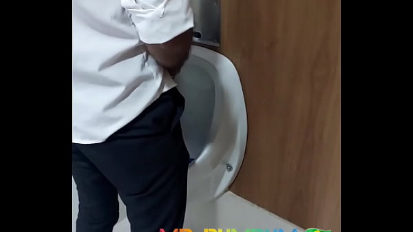 5 males hunting in the bathroom and venturing shamelessly. DI&Aacute_RIO DE BANHEIR&Atilde_O (DAY 9) PART 1 (COMPLETE ON RED AND SUBSCRIBEDIL_&Atilde_O)