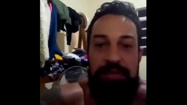 STRAIGHT GUY SHOWING HIMSELF ON CAM